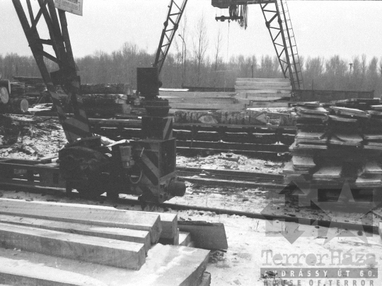 THM-BJ-04877 - Munka a pörbölyi fűrészüzemben az 1970-es években