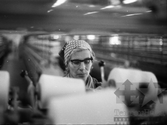 THM-BJ-05006 - Tolnai Selyemfonógyár az 1970-es években 