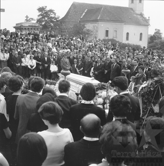 THM-BJ-05026 - Ambrus Péter középiskolai tanár temetése Zombán az 1970-es években
