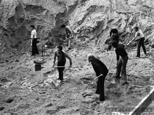 THM-BJ-05032 - Társadalmi munka a Paksi Atomerőmű építésén az 1970-es években 
