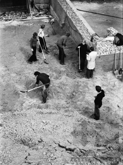 THM-BJ-05034 - Társadalmi munka a Paksi Atomerőmű építésén az 1970-es években 