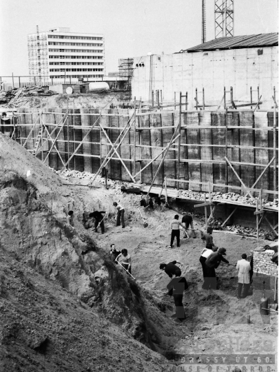 THM-BJ-05035 - Társadalmi munka a Paksi Atomerőmű építésén az 1970-es években 