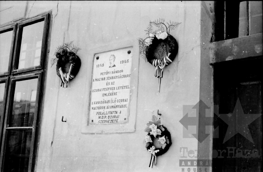 THM-BJ-05107 - Petőfi-emléktábla Ozorán az 1970-es években