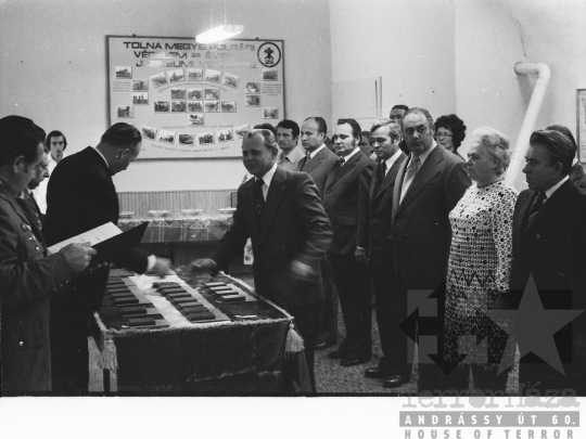 THM-BJ-05116 - Polgári védelmi kitüntetések átadása Szekszárdon az 1970-es években 