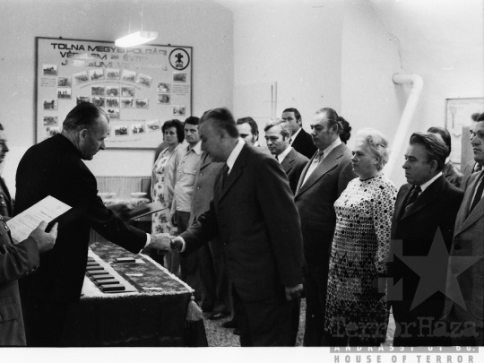 THM-BJ-05117 - Polgári védelmi kitüntetések átadása Szekszárdon az 1970-es években 