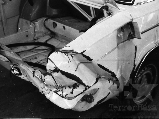 THM-BJ-05134 - Szekszárdi autójavító műhely az 1970-es években 