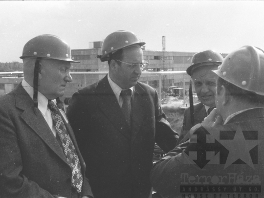 THM-BJ-05164 - Szovjet delegáció a Paksi Atomerőmű építkezésénél az 1970-es években 