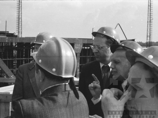 THM-BJ-05165 - Szovjet delegáció a Paksi Atomerőmű építkezésénél az 1970-es években 