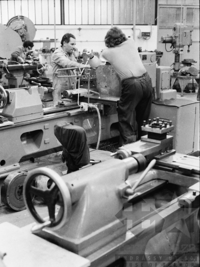 THM-BJ-05282 - Láng Gépgyár dombóvári egysége az 1970-es években 