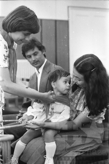 THM-BJ-05287 - Névadó ünnepség Szekszárd Városi Tanácsban az 1970-es években