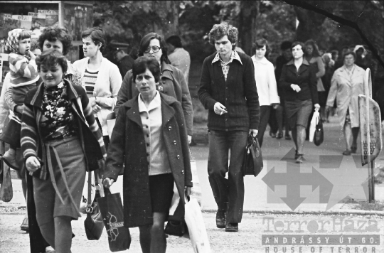 THM-BJ-05322 - Ingázók a szekszárdi pályaudvaron az 1970-es években