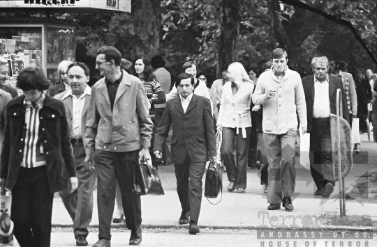 THM-BJ-05330 - Ingázók a szekszárdi pályaudvaron az 1970-es években