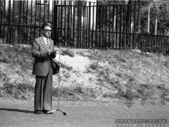 THM-BJ-05385 - Honvédelmi vetélkedő a szekszárdi Rózsa Ferenc Szakközépiskola tanulóinak az 1970-es években