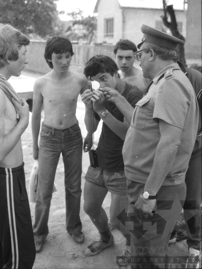 THM-BJ-05388 - Honvédelmi vetélkedő a szekszárdi Rózsa Ferenc Szakközépiskola tanulóinak az 1970-es években