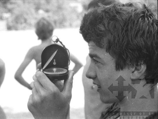 THM-BJ-05390 - Honvédelmi vetélkedő a szekszárdi Rózsa Ferenc Szakközépiskola tanulóinak az 1970-es években