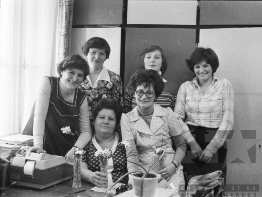 THM-BJ-05419a - Tolna Megyei Tanácsi Építő- és Szerelőipari Vállalat nőnapi ünnepsége Szekszárdon az 1970-es években