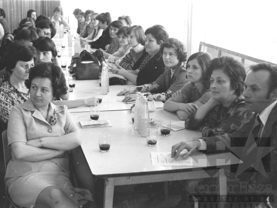 THM-BJ-05427 - Tolna Megyei Tanácsi Építő- és Szerelőipari Vállalat nőnapi ünnepsége Szekszárdon az 1970-es években