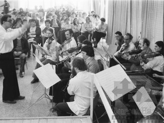 THM-BJ-05428 - Tolna Megyei Tanácsi Építő- és Szerelőipari Vállalat nőnapi ünnepsége Szekszárdon az 1970-es években