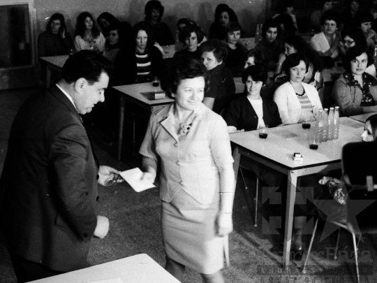 THM-BJ-05432 - Tolna Megyei Tanácsi Építő- és Szerelőipari Vállalat nőnapi ünnepsége Szekszárdon az 1970-es években