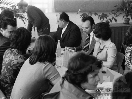 THM-BJ-05434 - Tolna Megyei Tanácsi Építő- és Szerelőipari Vállalat nőnapi ünnepsége Szekszárdon az 1970-es években