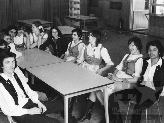 THM-BJ-05441 - Tolna Megyei Tanácsi Építő- és Szerelőipari Vállalat nőnapi ünnepsége Szekszárdon az 1970-es években