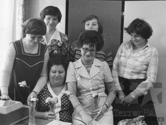 THM-BJ-05444 - Tolna Megyei Tanácsi Építő- és Szerelőipari Vállalat nőnapi ünnepsége Szekszárdon az 1970-es években
