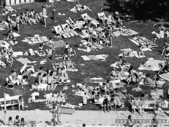 THM-BJ-05500 - Szekszárdi strand az 1980-as években