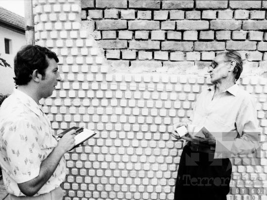 THM-BJ-05585 - Ház lábazat tejfölös pohár mintázattal az 1980-as években