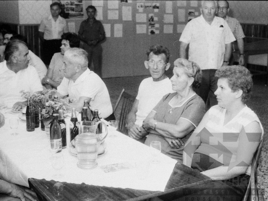 THM-BJ-05593 - Traktoros lányok találkozója az Alkotmány Termelőszövetkezet szervezésében az 1980-as években 