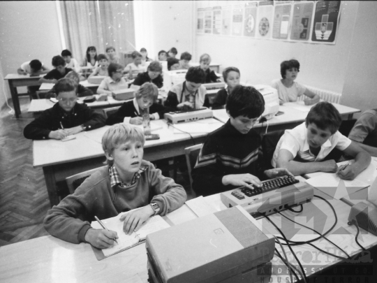 THM-BJ-05621 - Számítógépes oktatás Szekszárdon az 1980-as években