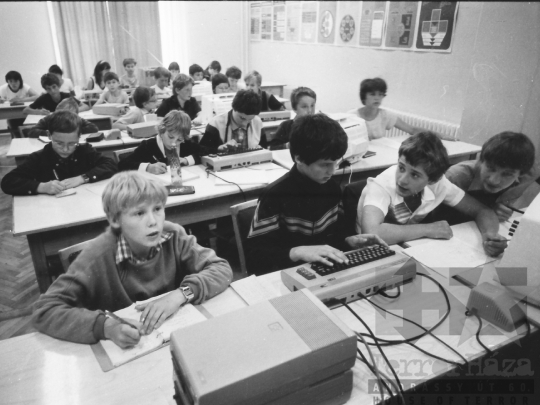 THM-BJ-05622 - Számítógépes oktatás Szekszárdon az 1980-as években