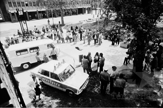 THM-BJ-05640a - Rendőri intézkedés Szekszárdon az 1980-as években 