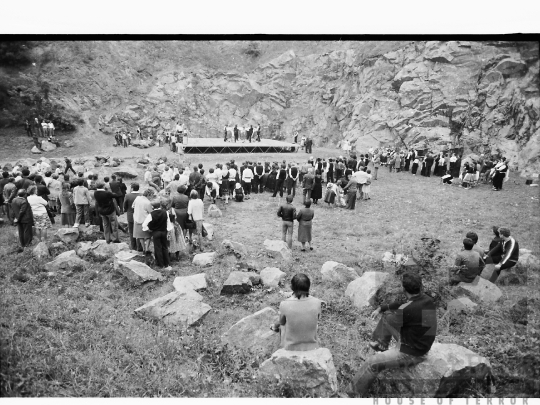 THM-BJ-05673 - Néptánc előadás Mórágyon az 1980-as években