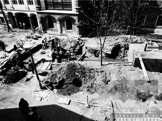 THM-BJ-05729 - Szökőkút építése Szekszárdon az 1980-as években 