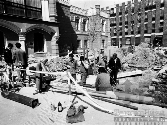 THM-BJ-05730 - Szökőkút építése Szekszárdon az 1980-as években 