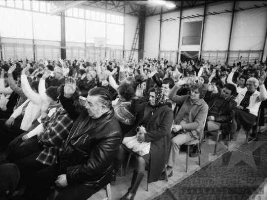 THM-BJ-05750 - Zárszámadó közgyűlés a bátaszéki termelőszövetkezetben az 1980-as években 
