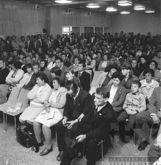 THM-BJ-05912 - Tolna Megyei Tanácsi Építőipari Vállalat rendezvénye Szekszárdon az 1970-es években