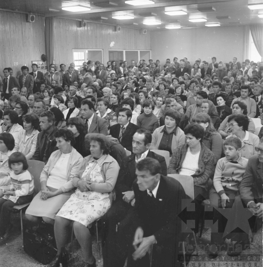 THM-BJ-05919 - Tolna Megyei Tanácsi Építőipari Vállalat rendezvénye Szekszárdon az 1970-es években