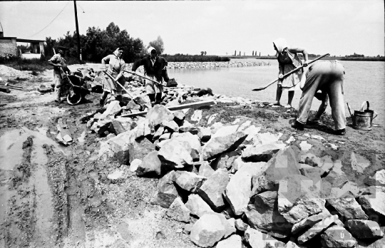 THM-BJ-05958 - Kommunista Ifjúsági Szövetség fadd-dombori táborának építése az 1960-as években 