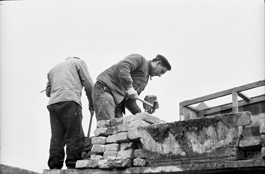 THM-BJ-06035 - Baka utcai családi ház építése társadalmi munkában Szekszárdon az 1960-as években 