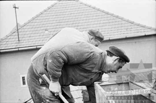 THM-BJ-06036 - Baka utcai családi ház építése társadalmi munkában Szekszárdon az 1960-as években 