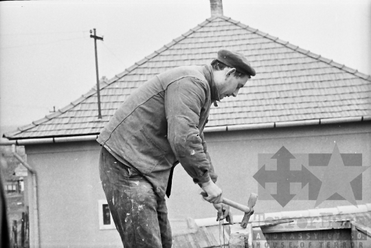 THM-BJ-06037 - Baka utcai családi ház építése társadalmi munkában Szekszárdon az 1960-as években 