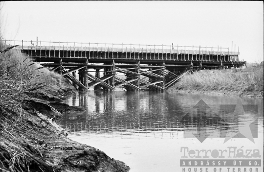 THM-BJ-06060a - Hídépítés Tolnanémedinél az 1960-as években