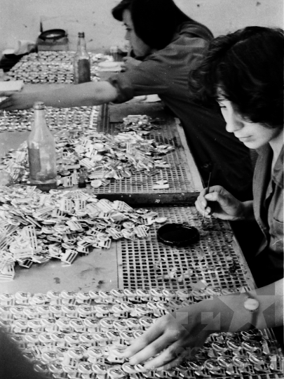 THM-BJ-06131 - Óra- és Ékszerkereskedelmi Vállalat szekszárdi gyáregysége  az 1970-es években 