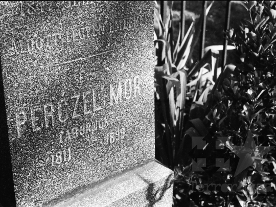 THM-BJ-06152 - Perczel Mór sírja Bonyhádon az 1970-es években