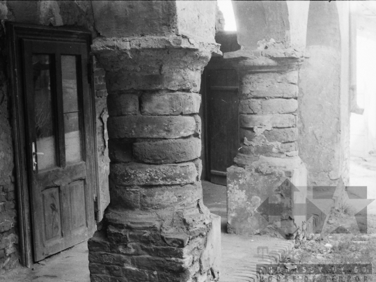 THM-BJ-06155 - Egykori Irgalmas Szamaritánus Kórház épülete Bonyhádon az 1970-es években