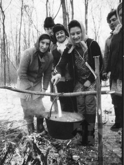 THM-BJ-06346 - Téli erdőirtás Sióagárdon az 1980-as években