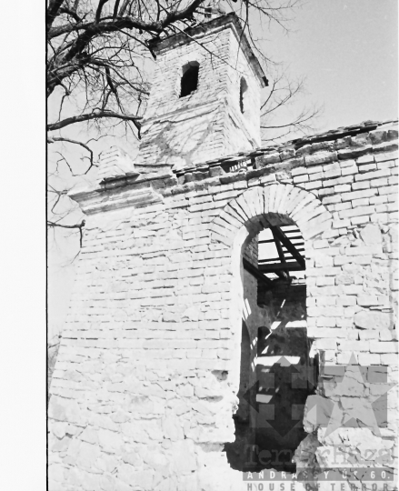 THM-BJ-06361 - Szálkai Mausz-kápolna felújítás előtt az 1980-as években
