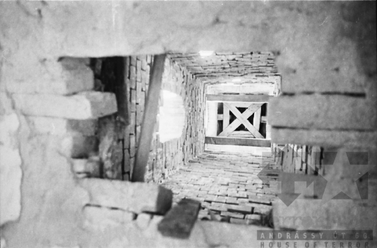 THM-BJ-06365 - Szálkai Mausz-kápolna felújítás előtt az 1980-as években