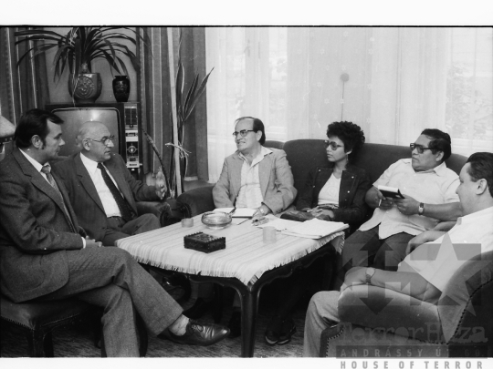 THM-BJ-06386 - Külföldi delegáció a szekszárdi Hazafias Népfront központjában az 1980-as években 